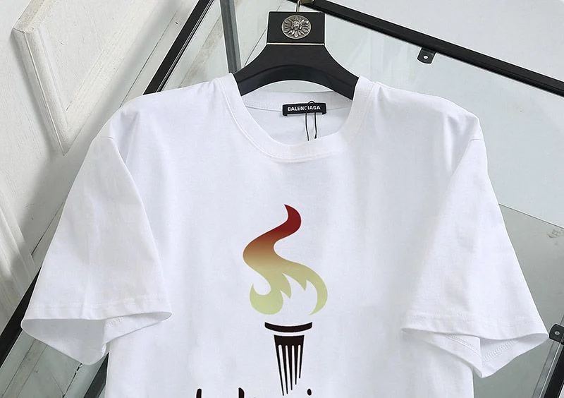 日本未入荷バレンシアガ コピー クルーネック paris tシャツ bab55857