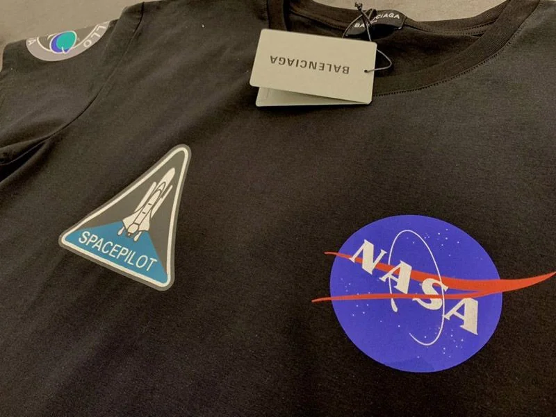 大人気!!新色バレンシアガ × NASA 偽物 スペース ロゴ Tシャツ ブラック bad10260