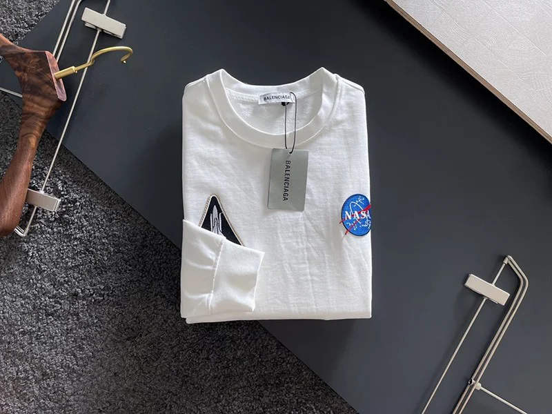 欲しい♡超限定♪バレンシアガ トレーナー コピー レギュラー クルーネック スペース NASA baf31586