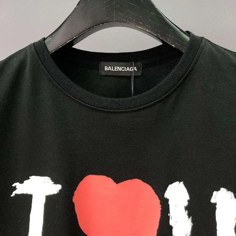 世界中で大人気♪バレンシアガ I LOVE U Tシャツ 偽物 ブラック baf87726