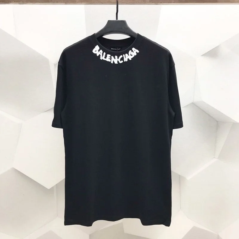 送料込バレンシアガ 偽物 ネックラインにプリントロゴ Tシャツ bah41762