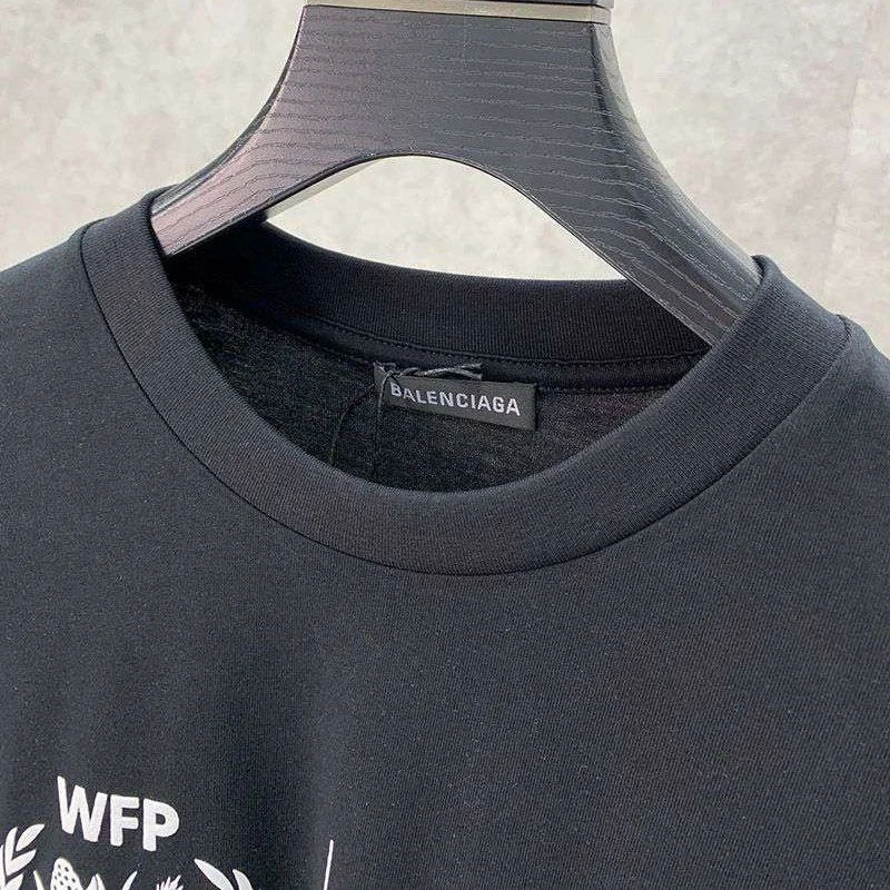 送料込バレンシアガ 偽物 WFP ミディアム Tシャツ ブラック bai24340