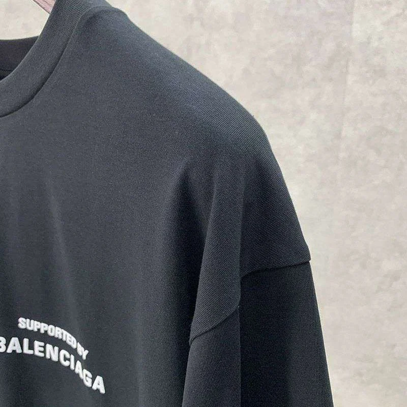 送料込バレンシアガ 偽物 WFP ミディアム Tシャツ ブラック bai24340