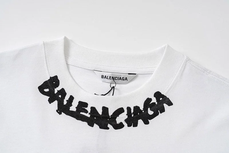 人気急上昇バレンシアガ コピー ネックラインにプリントロゴ Tシャツ baj43540