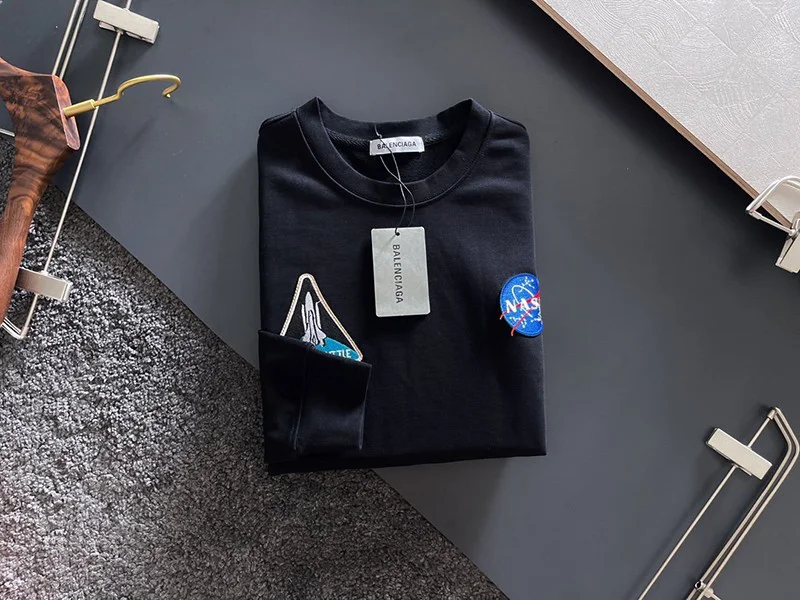 世界中で大人気♪バレンシアガ トレーナー 偽物 レギュラー クルーネック スペース NASA ban69033
