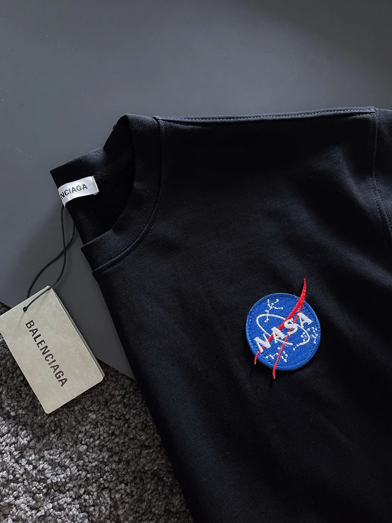 世界中で大人気♪バレンシアガ トレーナー 偽物 レギュラー クルーネック スペース NASA ban69033