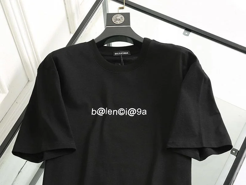 春もの新作バレンシアガ 偽物 メールボックスモノグラムプリント Tシャツ ブラック bas23660