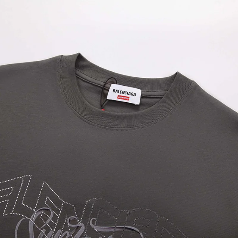 バレンシアガ シュプリーム コラボ コピー ロゴ Tシャツ bau82062