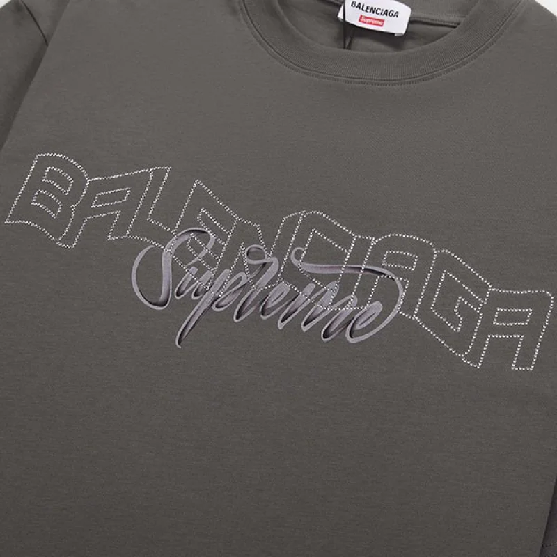バレンシアガ シュプリーム コラボ コピー ロゴ Tシャツ bau82062