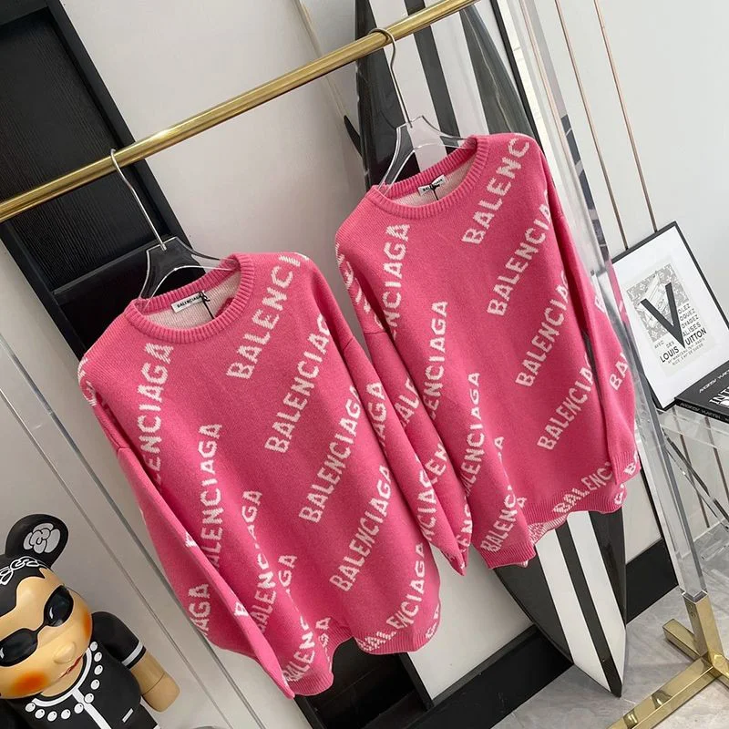 争奪戦バレンシアガ 偽物 Allover Logo セーター ニットウェア ピンク bav83740