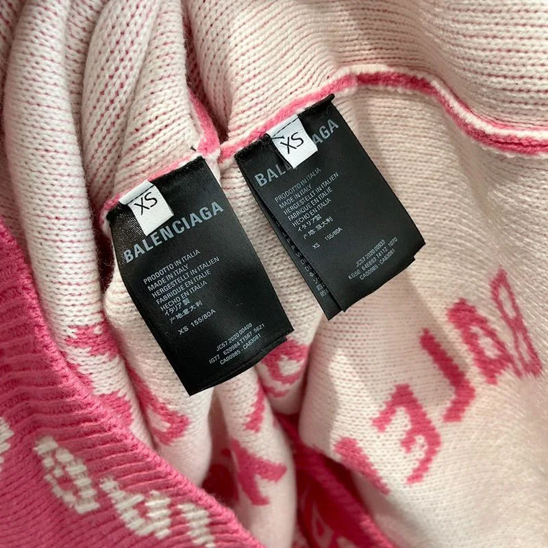 争奪戦バレンシアガ 偽物 Allover Logo セーター ニットウェア ピンク bav83740