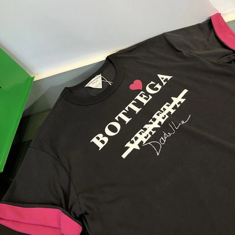 《大人気》【ボッテガヴェネタ】コントラスト ステッチ 偽物 Tシャツ bod48204
