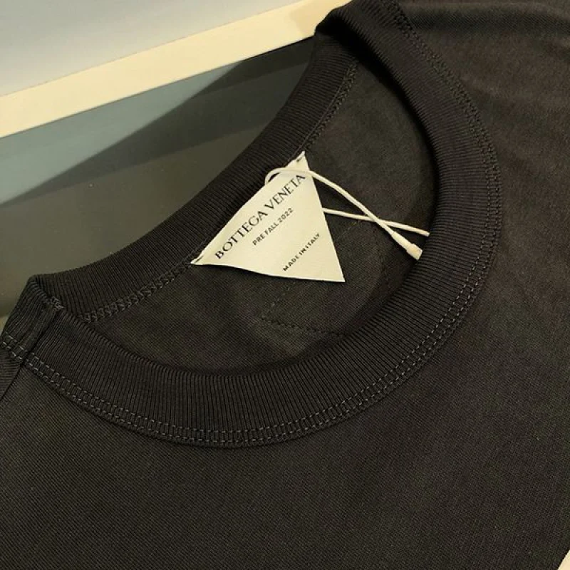 《大人気》【ボッテガヴェネタ】コントラスト ステッチ 偽物 Tシャツ bod48204