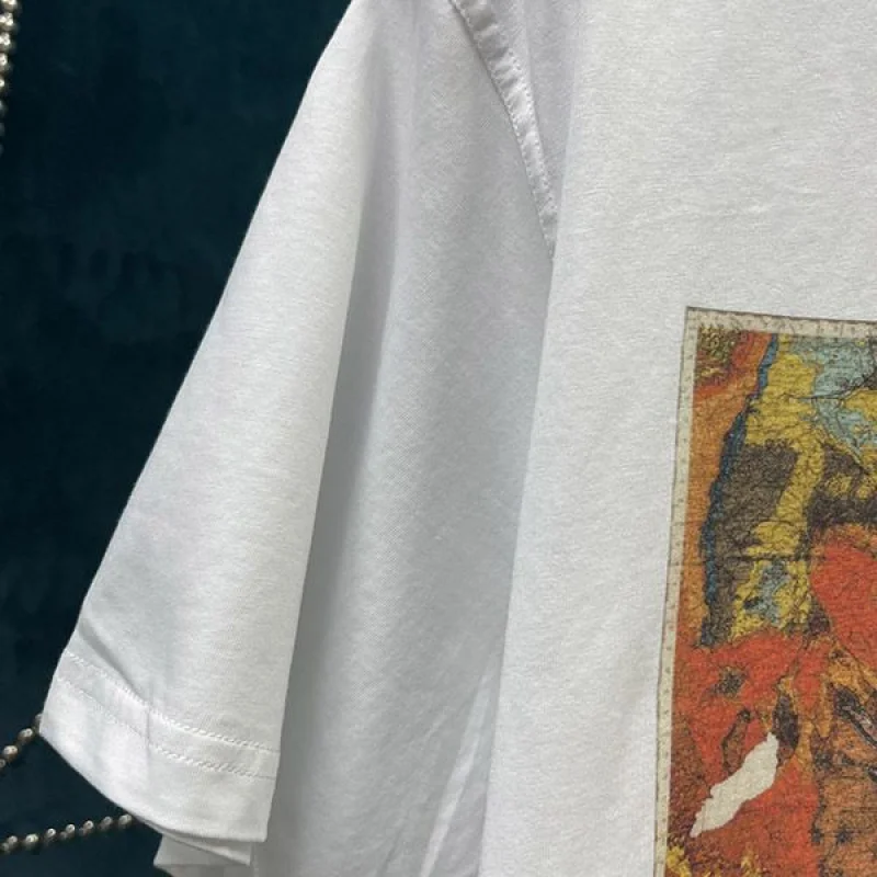 争奪戦バーバリー 偽物 マッププリント コットン オーバーサイズTシャツ ホワイト 80565821