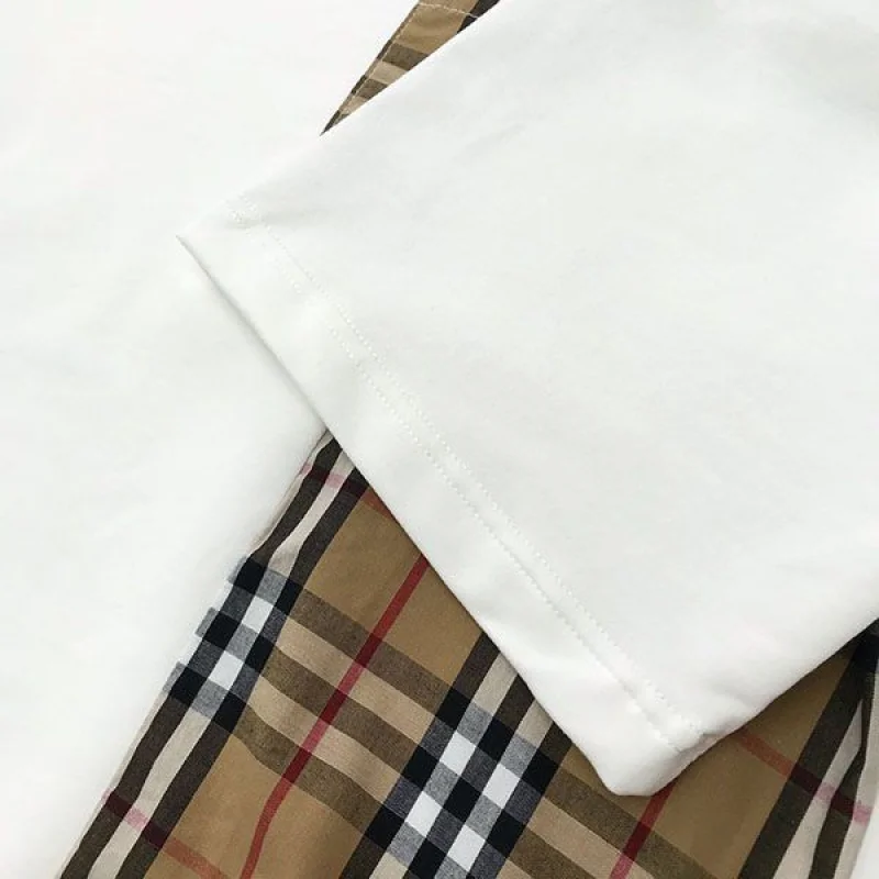 日本未入荷【バーバリー 】ポケットディテール オーバーサイズTシャツ 偽物 Bae56125