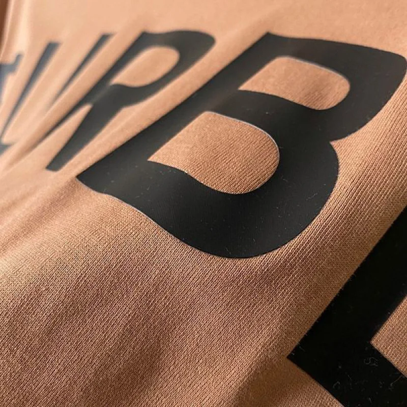 一目惚れ♪バーバリー 偽物 ホースフェリープリント Tシャツ Bap88612