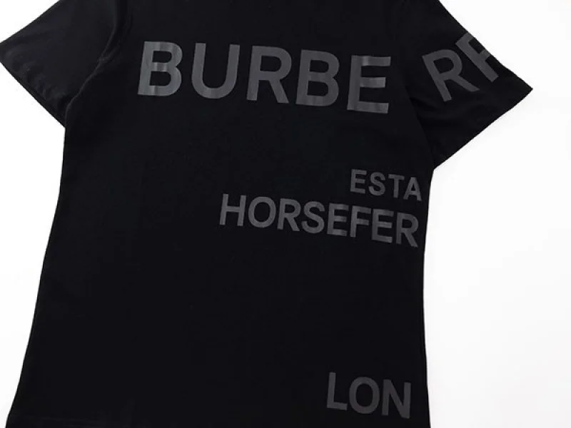 最安値挑戦 バーバリー☆ ホースフェリープリント Tシャツ 偽物 Bau67937
