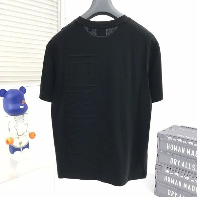 日本未入荷 バーバリー Tシャツ 偽物 ホースフェリー プリント コットン Bau97397