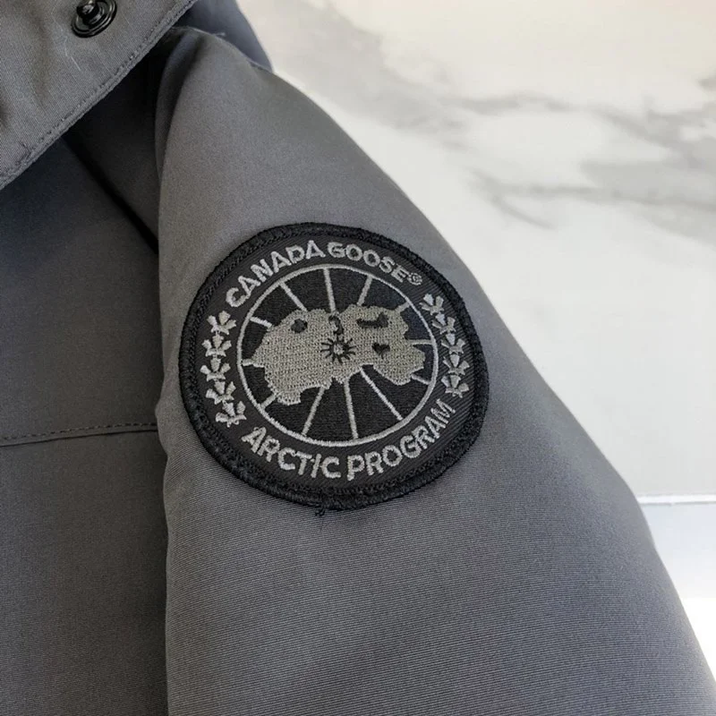 秋冬新作 カナダグース●ブラックレーベル コピー LYNDALE PARKA リンデール Cac88228 ダウン