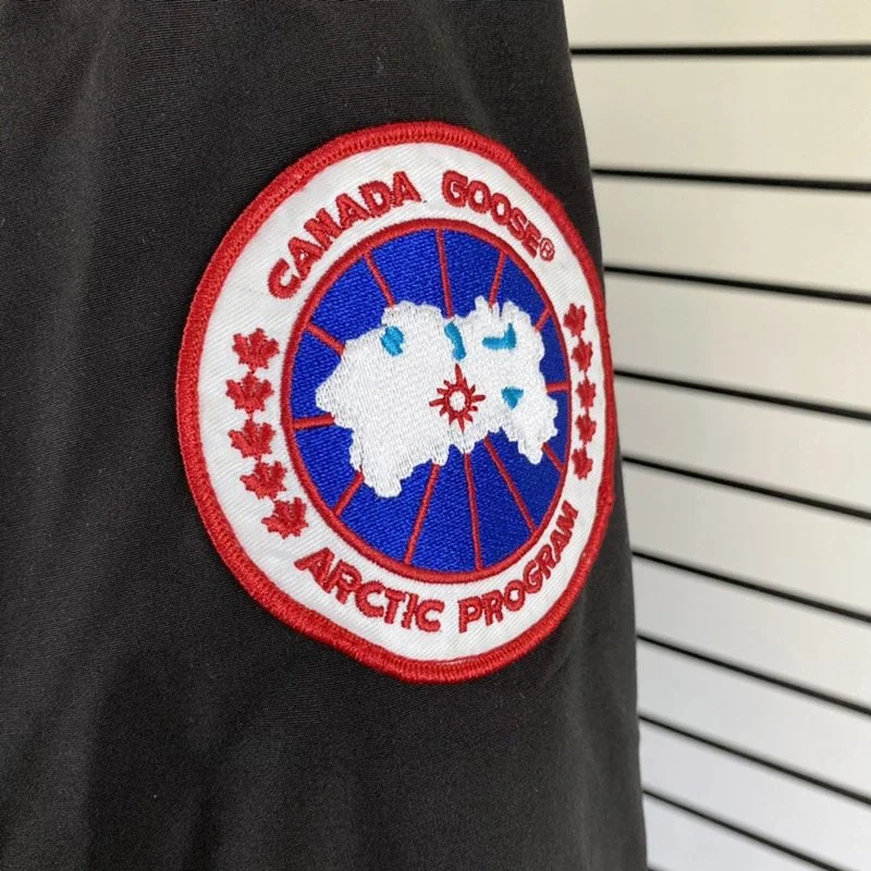 関税負担なしOVO x カナダグース Terrain Parka ダウンジャケット 偽物 Caw96876