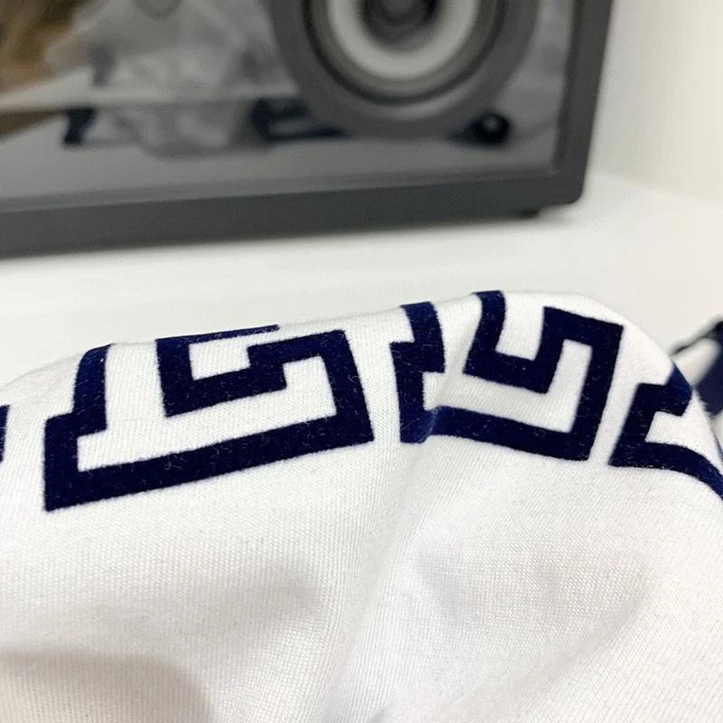新作 大人気 セリーヌ サントロペコットンフロックTシャツ コピー 2X774501F