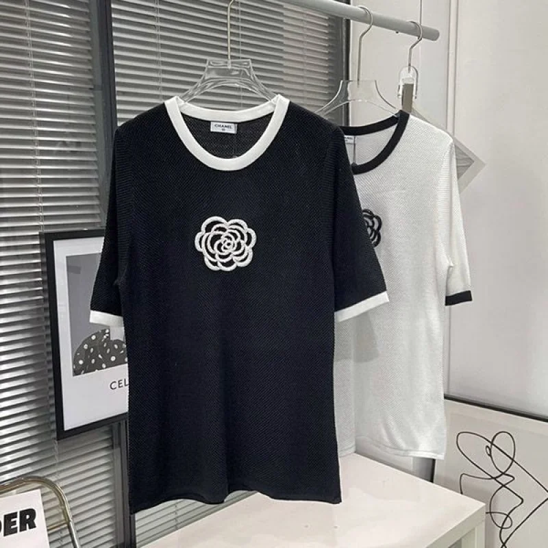 人気急上昇シャネル カメリア ロゴ Tシャツ コピー 2色 shc43233