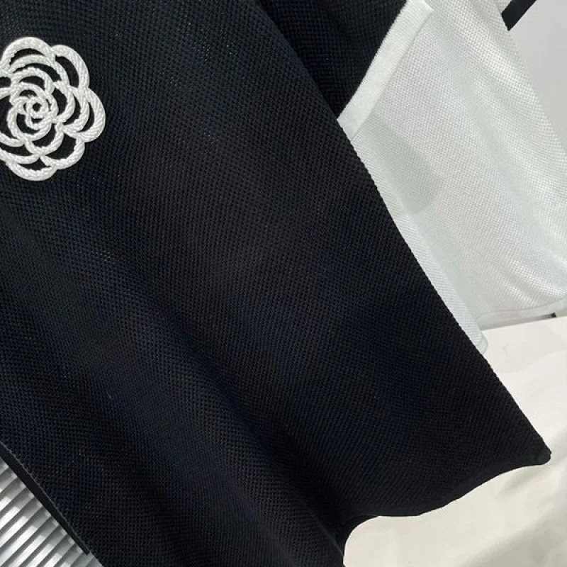 人気急上昇シャネル カメリア ロゴ Tシャツ コピー 2色 shc43233