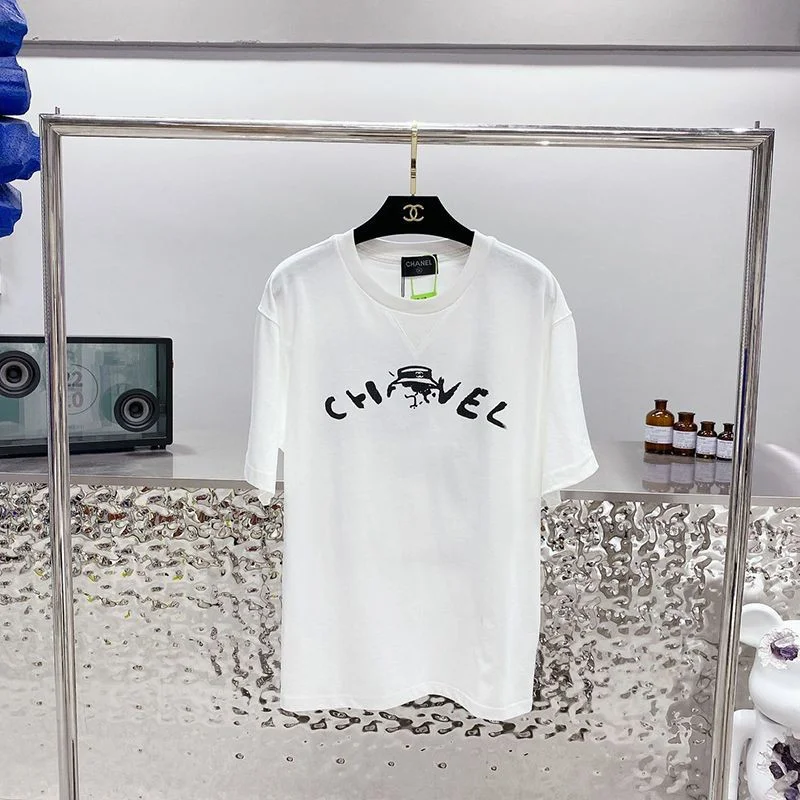 目を惹くカラーシャネル Tシャツ プリント プレタ クルーズ 新作 半袖 コピー shd05008