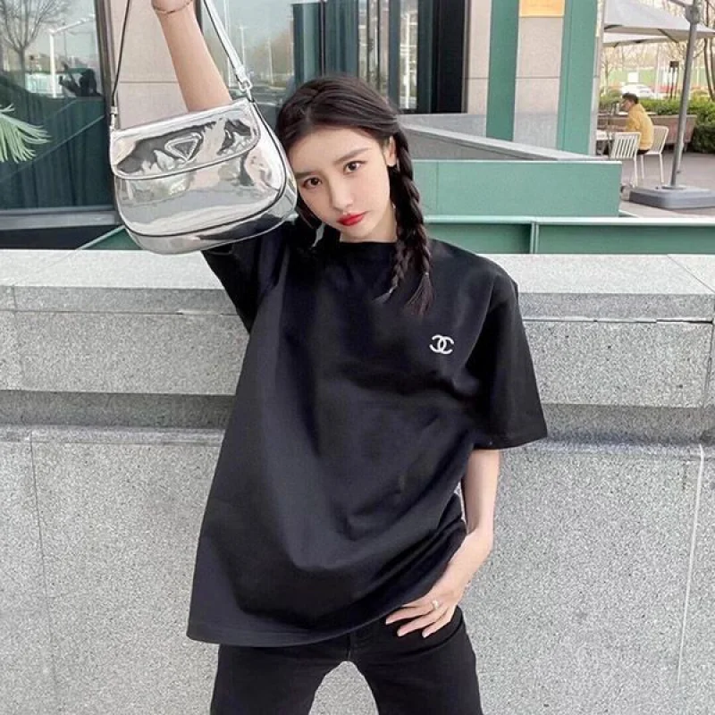 ☆超人気☆シャネル Tシャツ コピー プリント プレタ クルーズ 新作 半袖 2色 shn42675