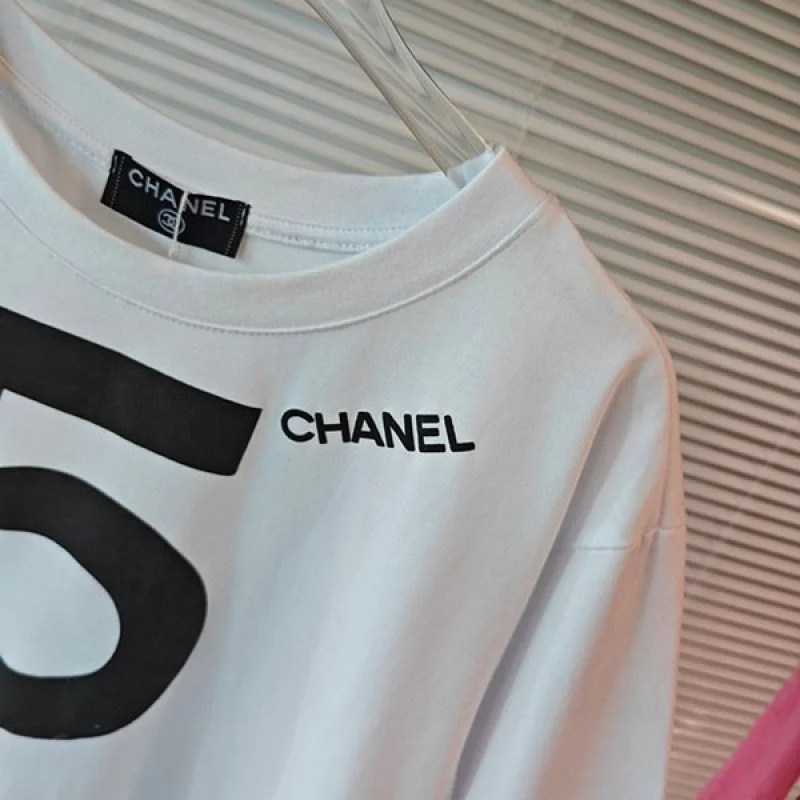 【カジュアルコーデにピッタリ♪】シャネル Tシャツ 偽物 半袖 shv01442