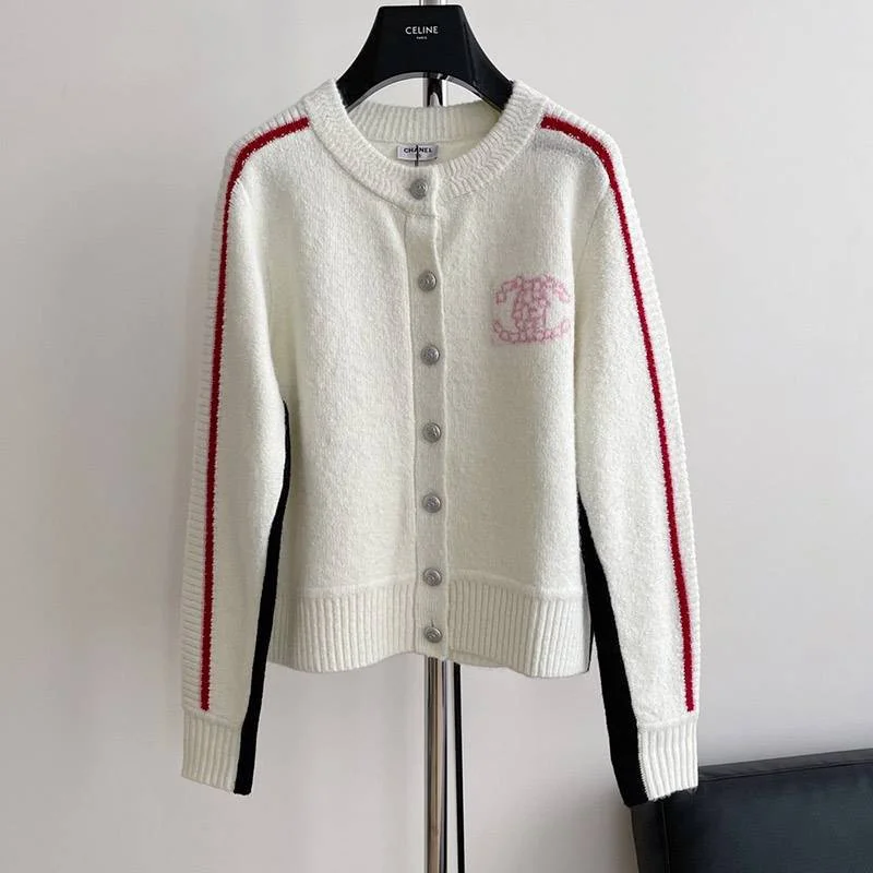 欲しい♡超限定♪《21AW》シャネル カーディガン コピーボタン COCO ロゴ shw14048