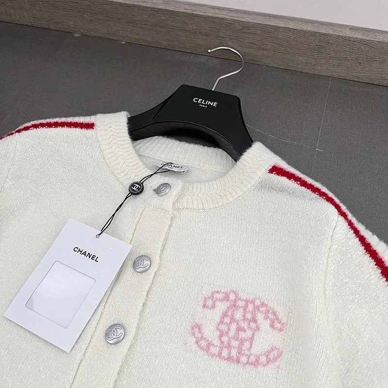 欲しい♡超限定♪《21AW》シャネル カーディガン コピーボタン COCO ロゴ shw14048