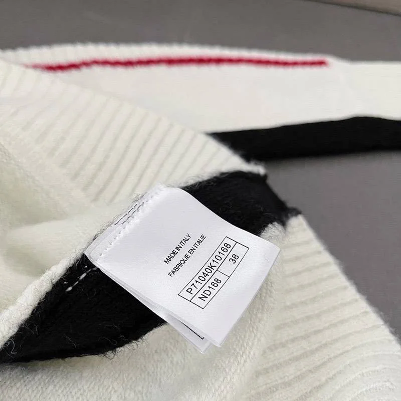 欲しい♡超限定♪《21AW》シャネル カーディガン コピーボタン COCO ロゴ shw14048