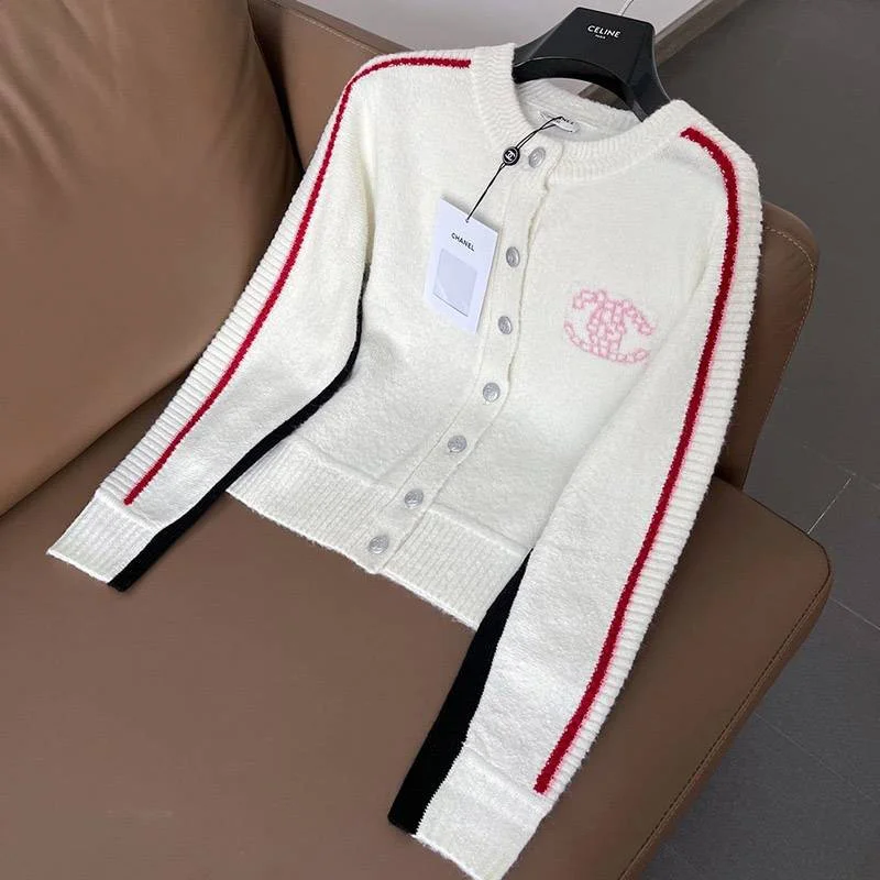 欲しい♡超限定♪《21AW》シャネル カーディガン コピーボタン COCO ロゴ shw14048