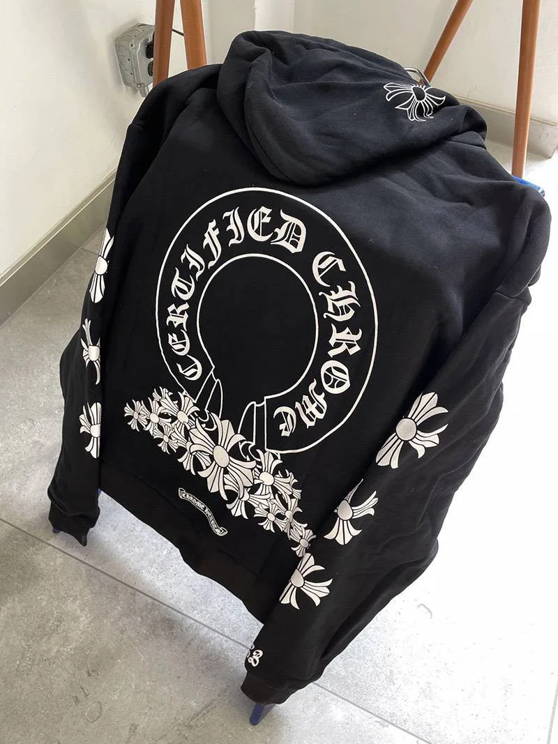★日本!!人気!クロムハーツパーカー 偽物 ホースシュー&フローラルクロス Kub57425