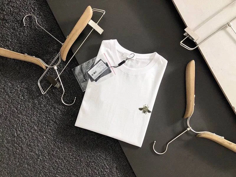 ディオール × Kaws ビー ワンポイント Tシャツコピー ブラック 蜂 2色 det60758