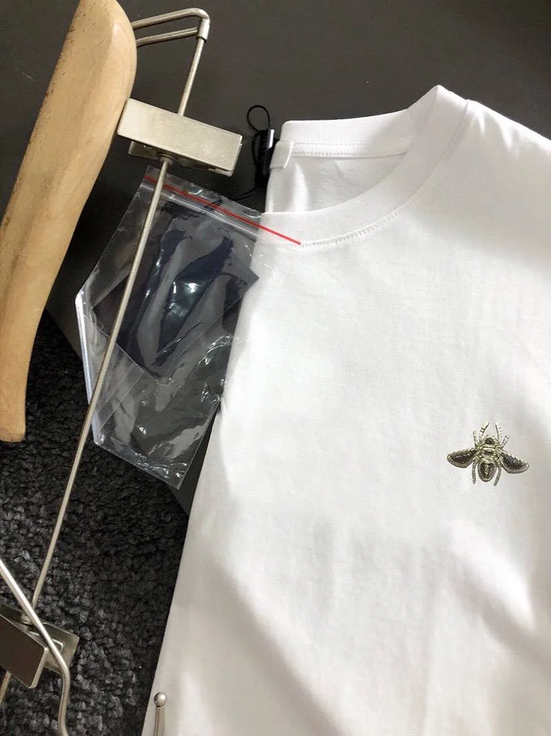 ディオール × Kaws ビー ワンポイント Tシャツコピー ブラック 蜂 2色 det60758