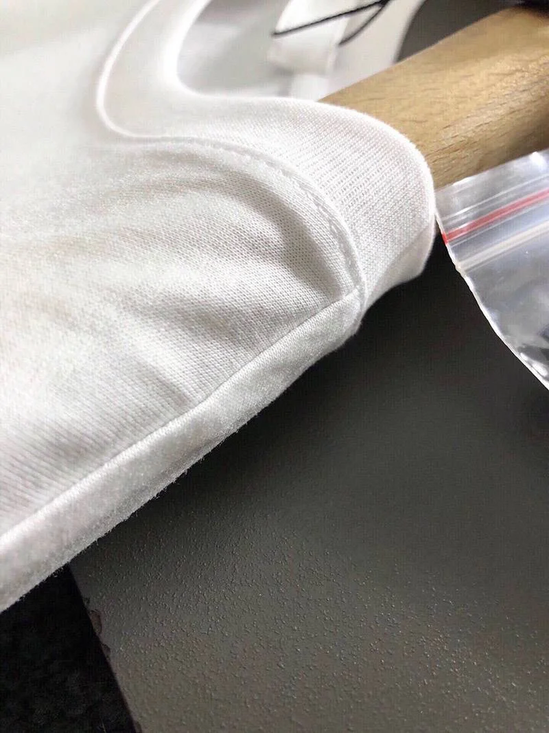 ディオール × Kaws ビー ワンポイント Tシャツコピー ブラック 蜂 2色 det60758