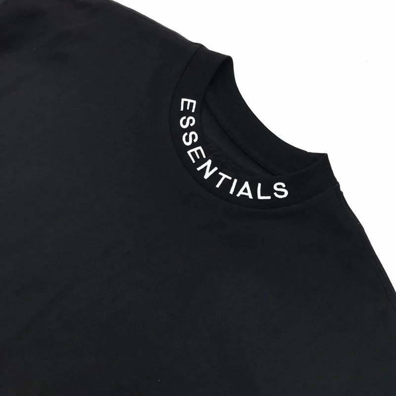 入手困難Fear of God【エッセンシャルズ 偽物】キッズ半袖ロゴ入りTシャツ fee59283