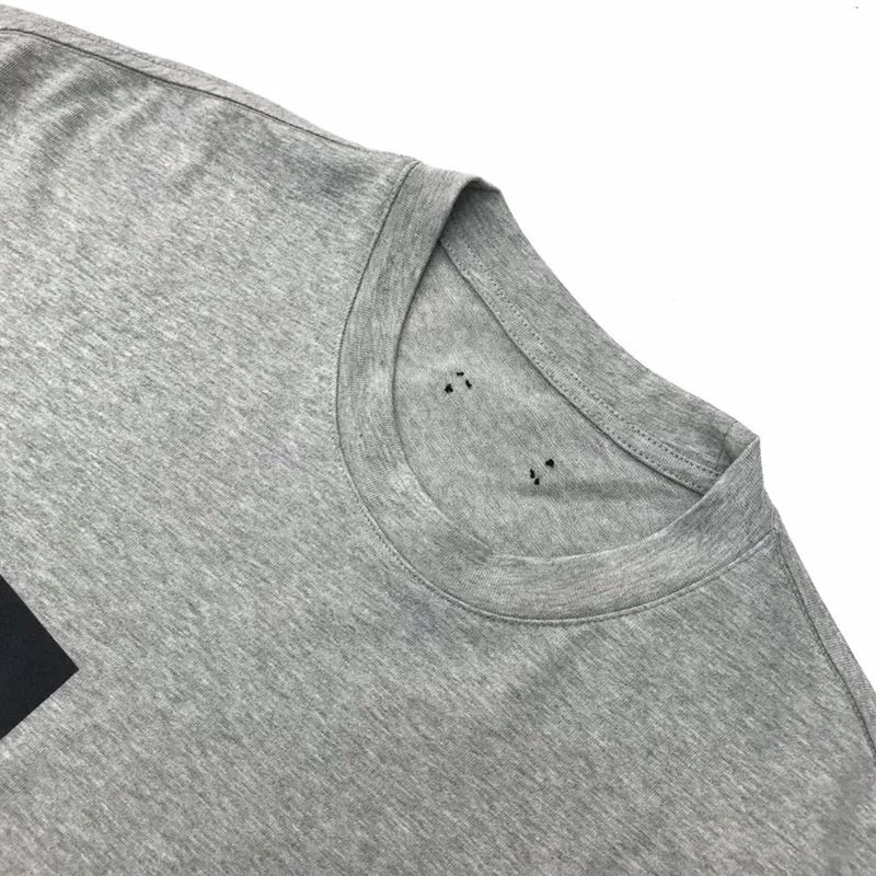超希少!Fear of God コピー エッセンシャルズ キッズ半袖ロゴ入りTシャツ fes13483