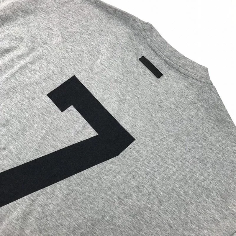 超希少!Fear of God コピー エッセンシャルズ キッズ半袖ロゴ入りTシャツ fes13483