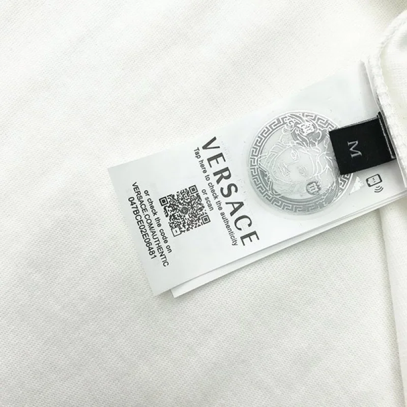 【フェンディ×ヴェルサーチ コピー】☆新作大人気コラボ☆ロゴTシャツ 白 半袖 FS7900AJKLF0ZNM