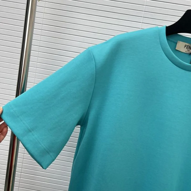 可愛いフェンディ 偽物 バゲット FFバックル付きコットンTシャツ feg90485