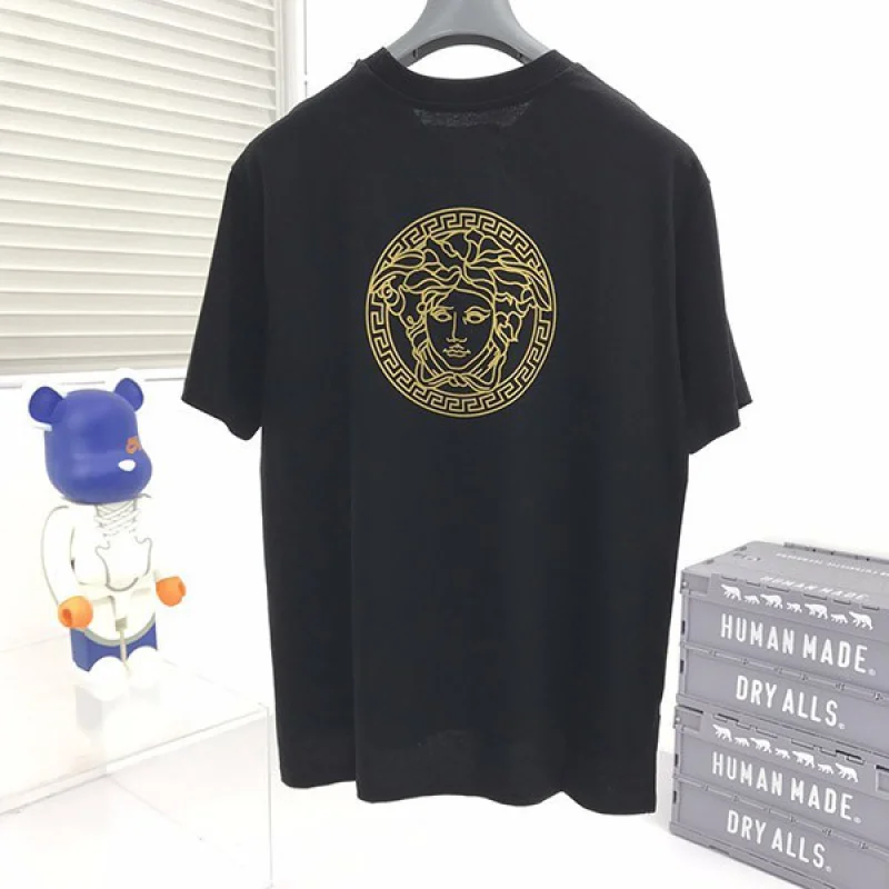 【フェンディ×ヴェルサーチ 偽物】☆新作大人気コラボ☆ロゴTシャツ 黑 半袖 fee52485