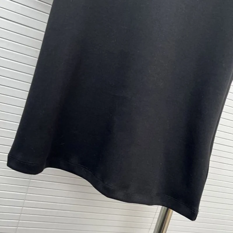 可愛いフェンディ 偽物 バゲット FFバックル付きコットンTシャツ feg90485