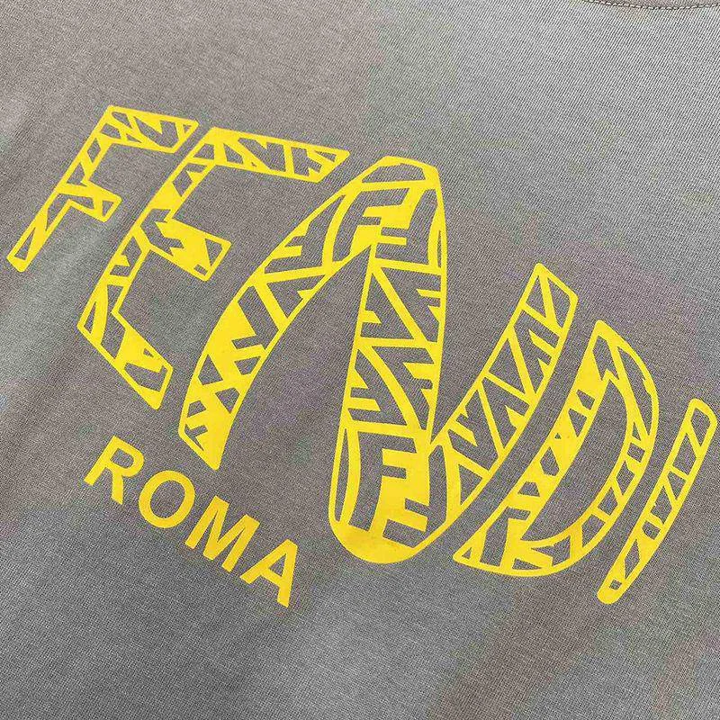 《大人気》フェンディ ROMA ロゴ クルーネック 偽物 Tシャツ fel93787
