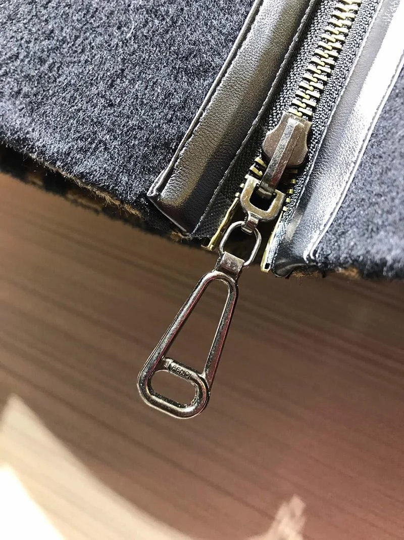 関税送料込 21AW【フェンディ】FF リバーシブル フーディー パーカーコピー feo16546