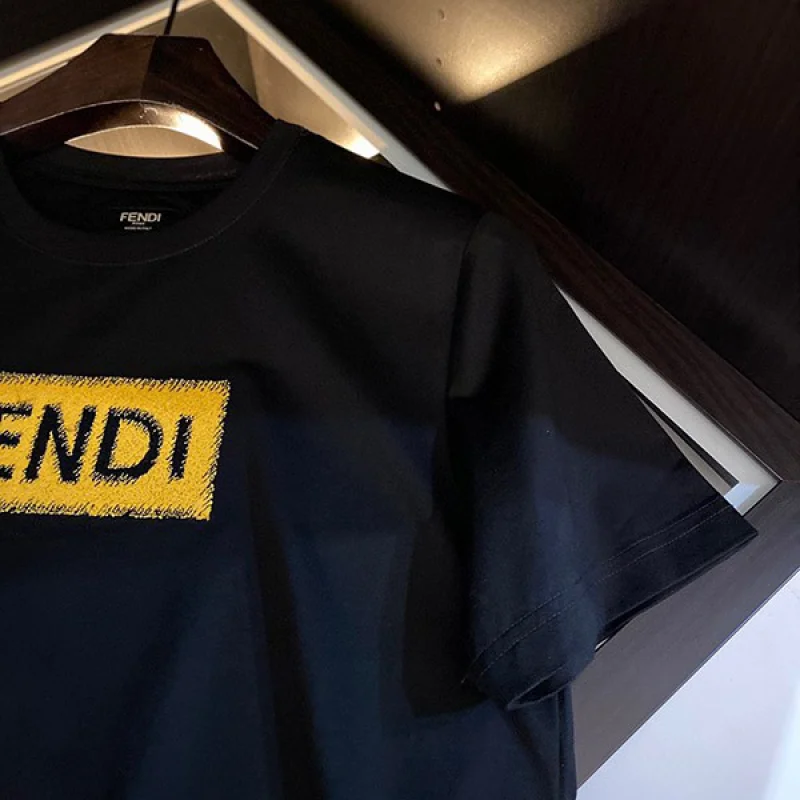 ☆超人気☆フェンディ スクエア ロゴ ブラック Tシャツ コピー fep06277