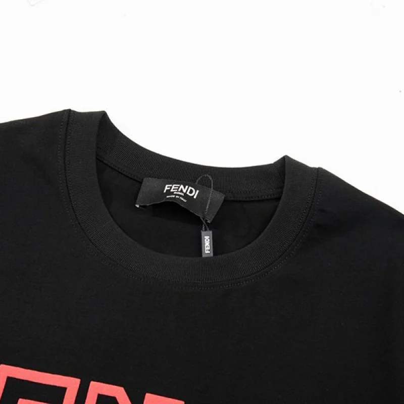 フェンディ roma ロゴ Tシャツ 偽物 feq21940