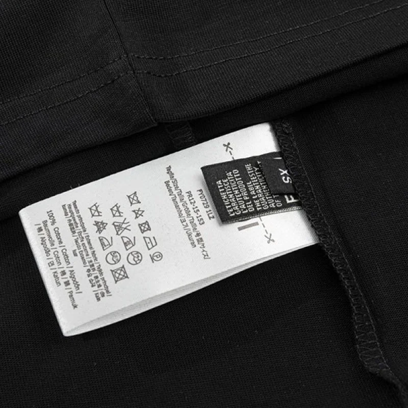 フェンディ roma ロゴ Tシャツ 偽物 feq21940